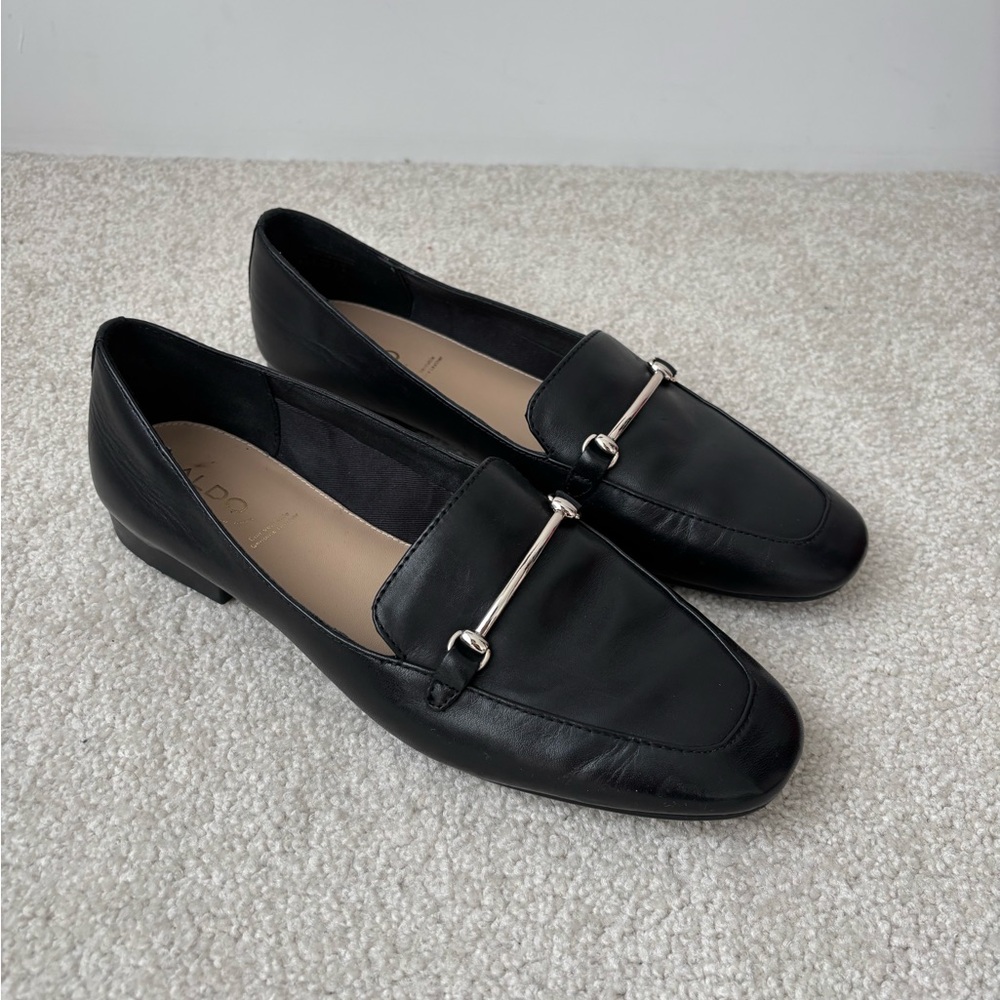 ALDO Black Leather Loafers silver Bar Detail Size 8.5 Classic Minimalist Flats